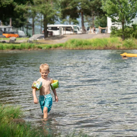 Gutt vasser i Mjøsa